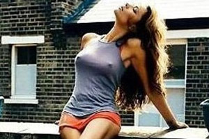 丰满女星为何都不爱穿乳罩