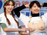 林志玲亲自上阵示范乳房检查法