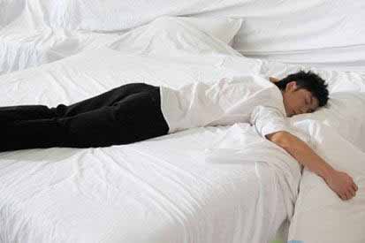 睡姿可以拯救男性脆弱的精子