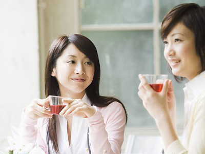 女人喝茶好处多 跟随季节来选茶