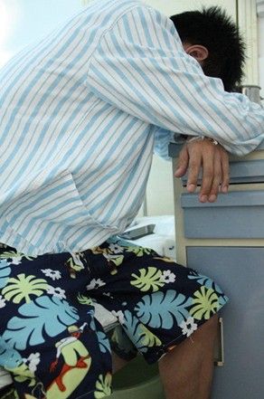 男子做包皮手术致下体被烤熟 被迫切除(图) 男子做包皮手术致下体被烤熟 被迫切除(图)