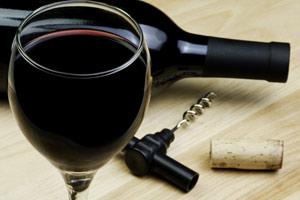 饮葡萄美酒健康常伴男人左右