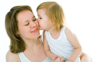 孩子三岁前跟妈妈亲的原因