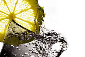 多喝柠檬水对身体健康有好处