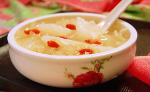 秋季吃银耳雪梨男人滋润佳品