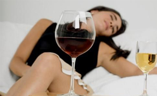 喝酒助性靠谱吗？酒精竟是阳痿触发剂