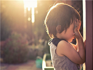 脑内蛋白质功能失常 致自闭症者超能