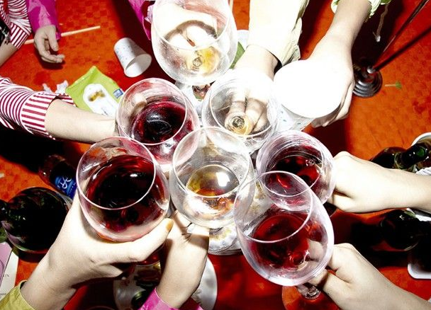 为什么饮酒会引起肝病？如何饮酒不伤肝